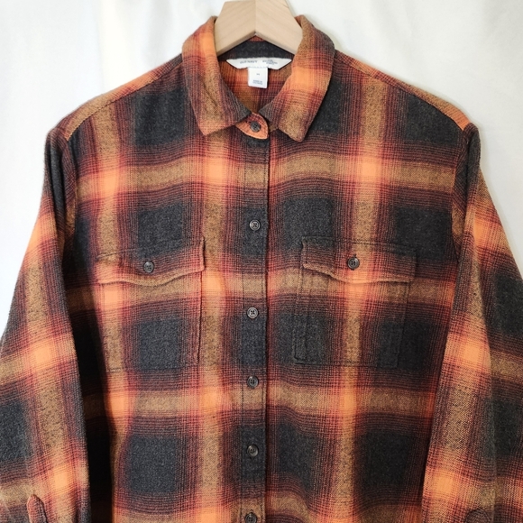 Old Navy Women's The Boyfriend Shirt Sz M Orange Black Plaid Swiftie Flannel‎ - Picture 2 of 8
